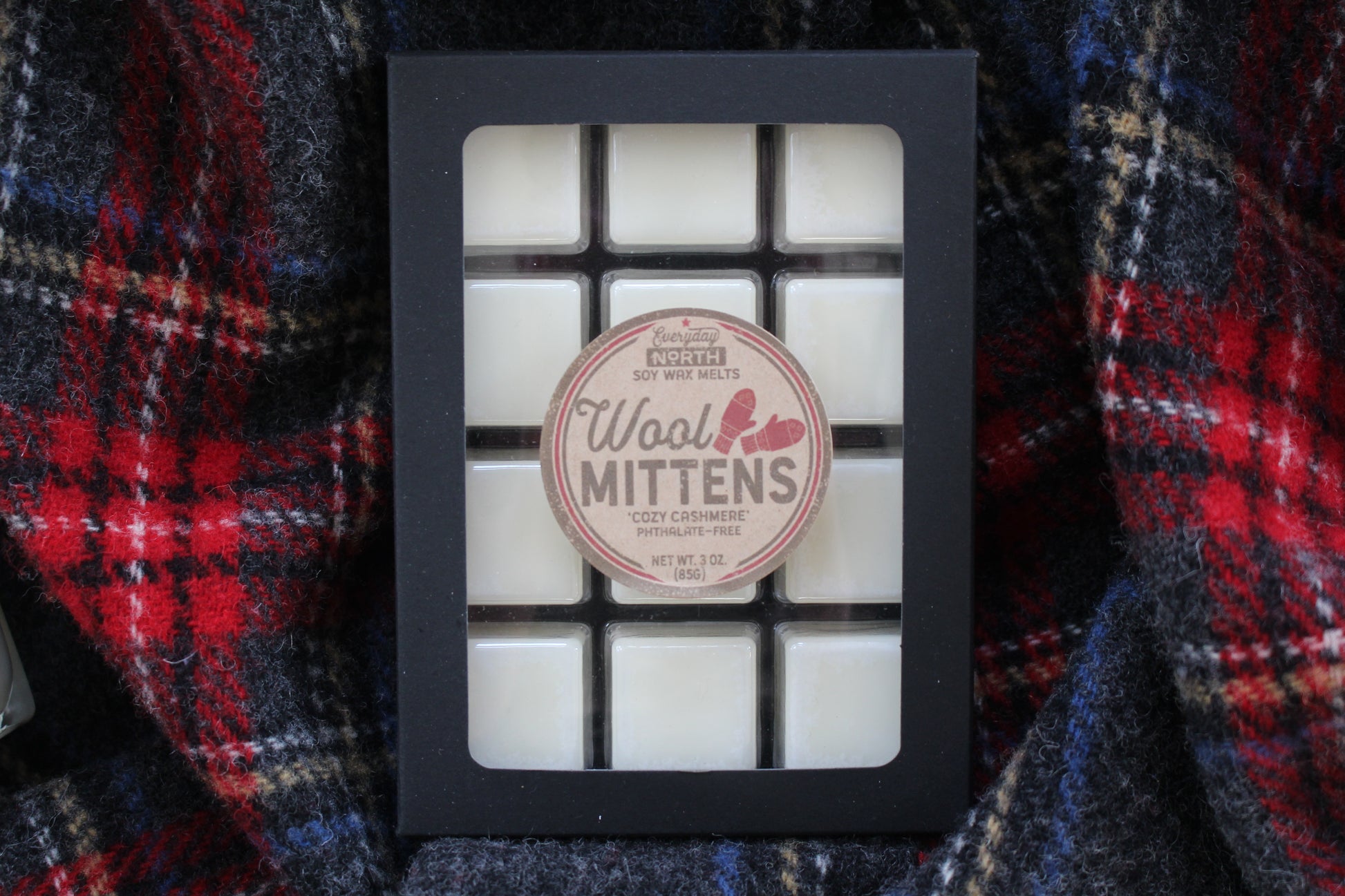 Everyday North Soy Wax Melts. Wool MIttens. Cozy Cashmere. Phthalate Free. 3 oz. 80 grams. Decor Surrounding 12 Tray Wax Melt Undyed Black Box.