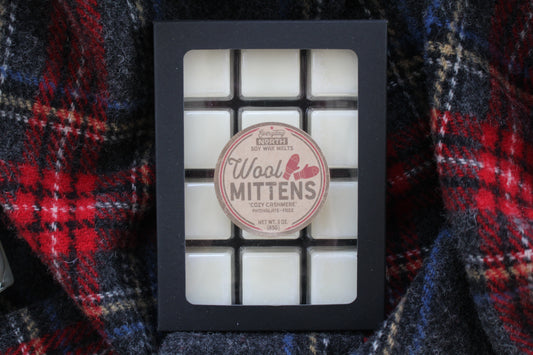 Everyday North Soy Wax Melts. Wool MIttens. Cozy Cashmere. Phthalate Free. 3 oz. 80 grams. Decor Surrounding 12 Tray Wax Melt Undyed Black Box.
